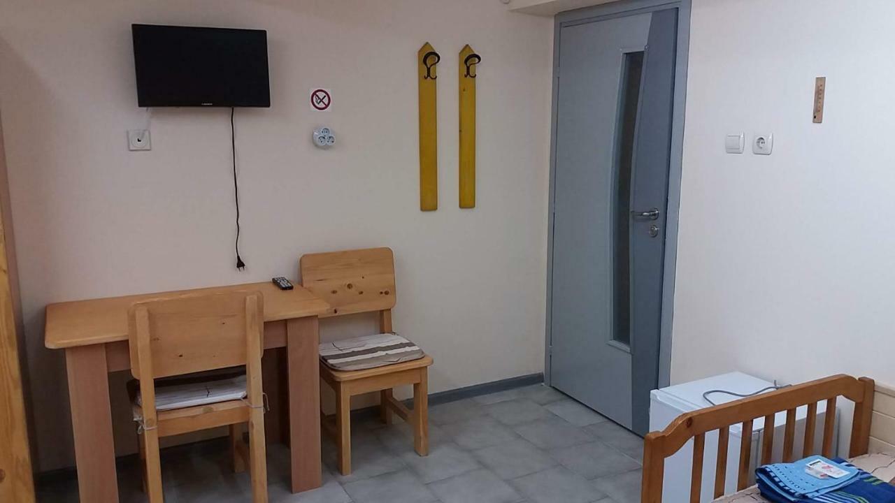 Нощувки Ботеви 슈멘 외부 사진