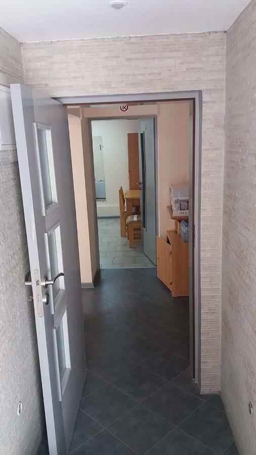 Нощувки Ботеви 슈멘 외부 사진